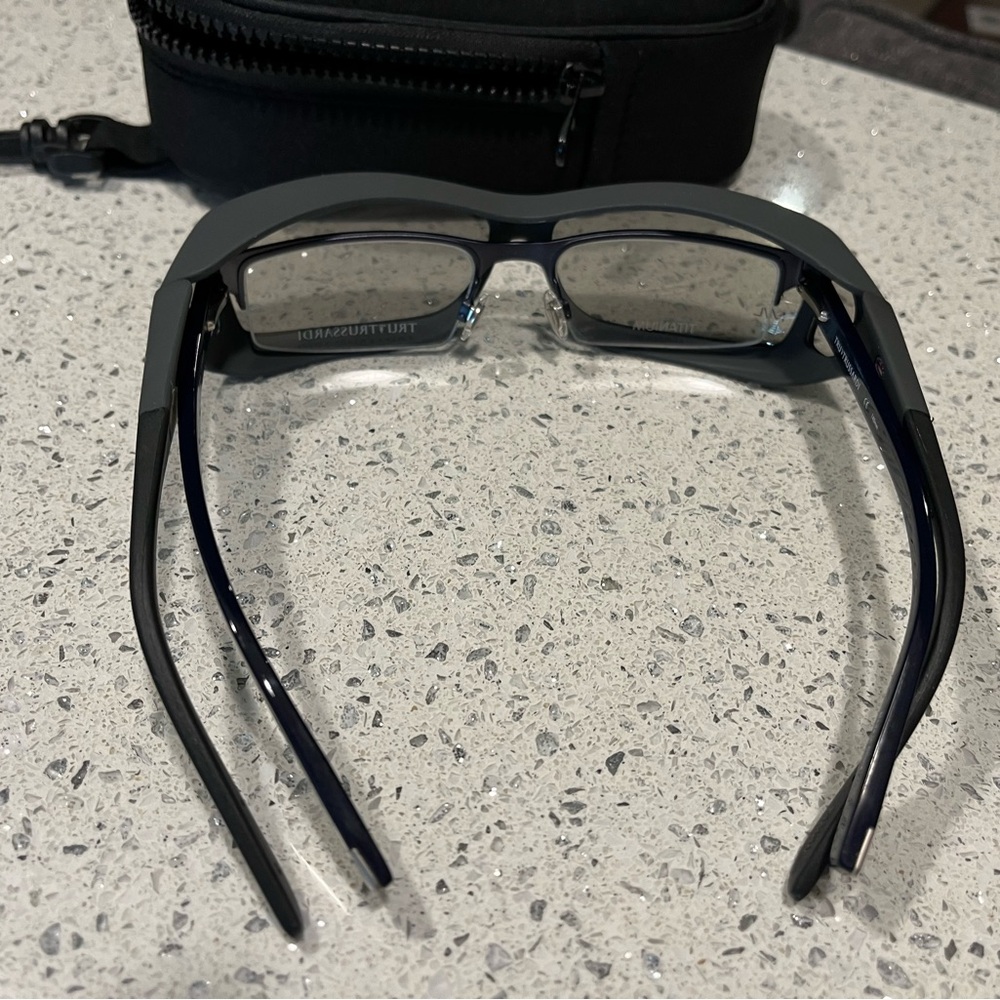 ON SALE $16 from $25-Cocoons Slate Sunglasses / Fitovers with Case - Picture 8 of 8